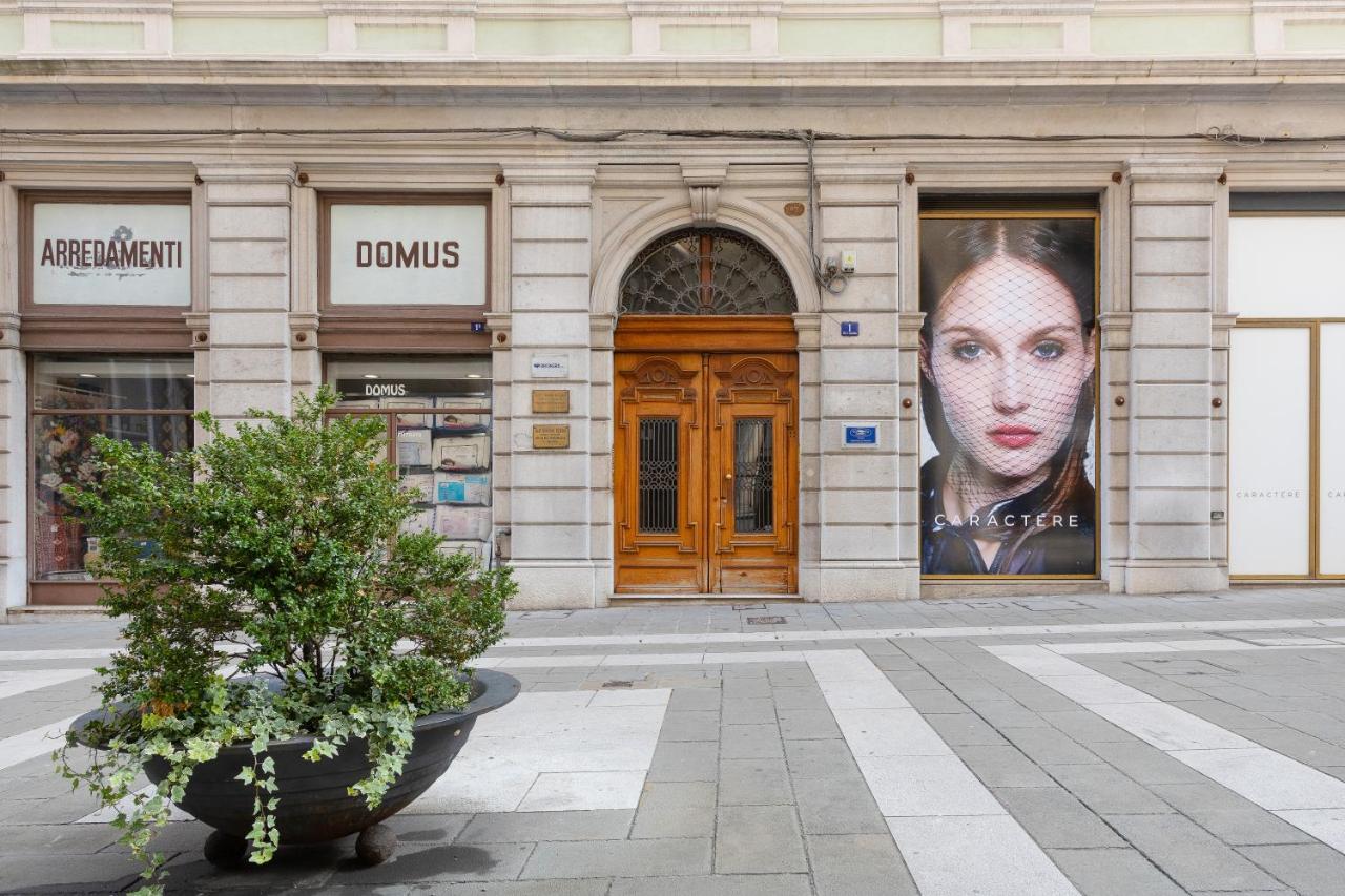 Trieste Chic Studio: Historic Elegance Ngoại thất bức ảnh